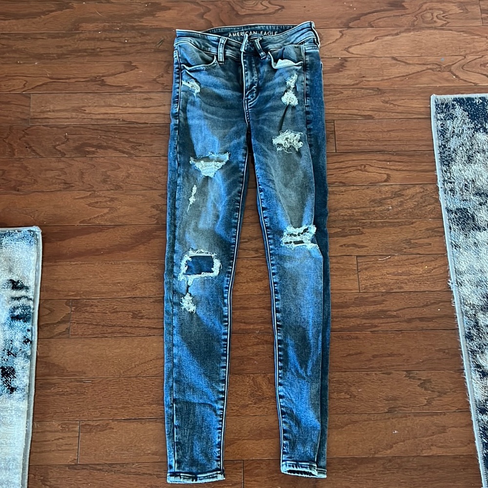 Woman’s American Eagle jeans